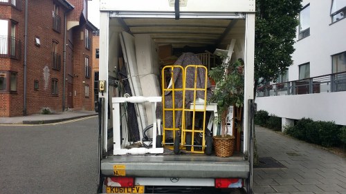 Experienced moving team assisting clients in Muswell Hill